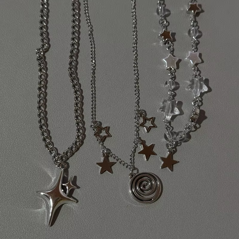 レディース向け、多層構造の星型ペンダントネックレス。Y2K風 - Layered Pendant Necklace Aesthetic のレビューと価格
